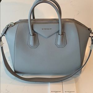 GIVENCHY Medium Antigona Bag